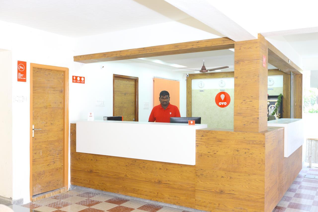 Oyo 10701 Moukthi Apartment Tirupati Exterior foto